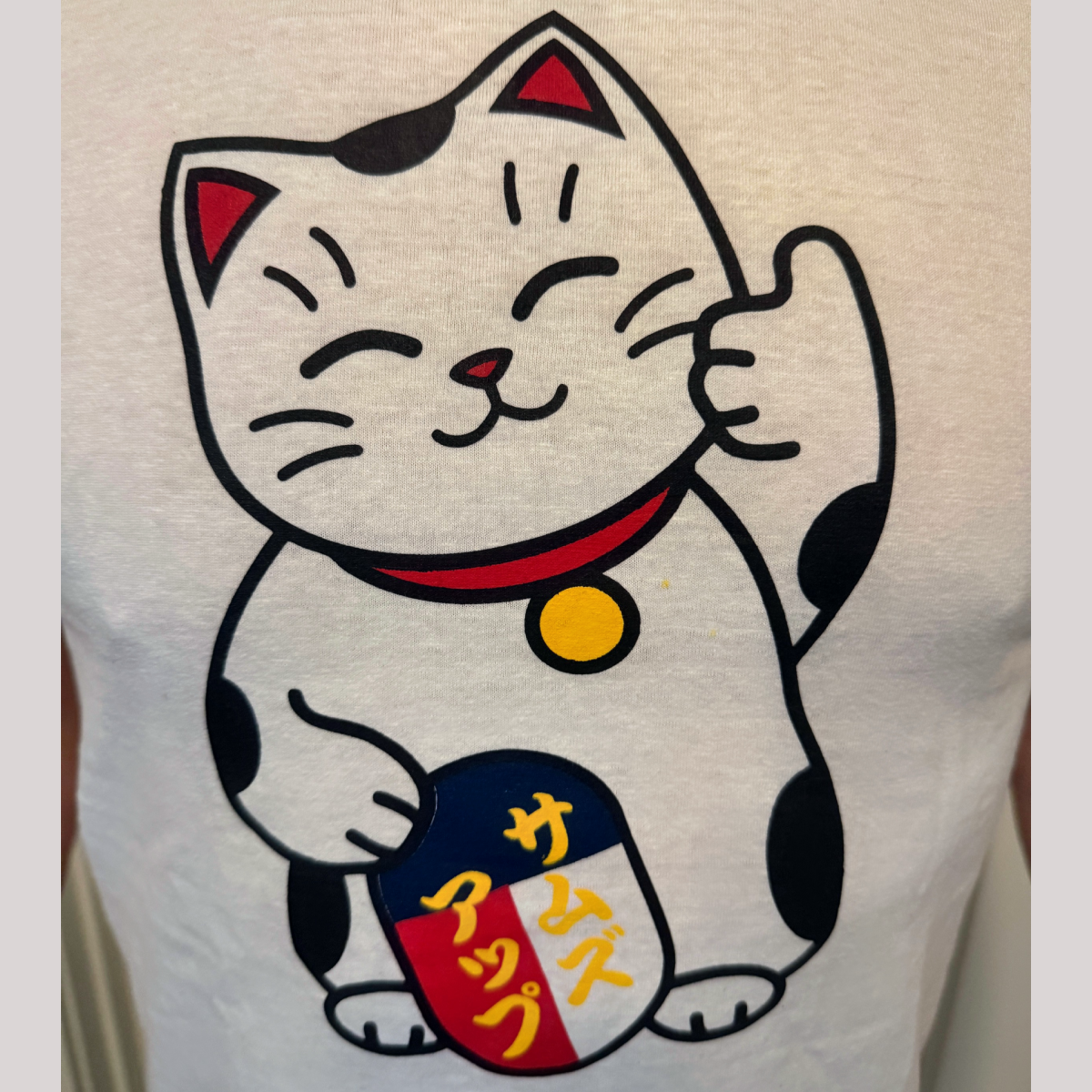 サムズアップ招き猫 Tシャツ Thumbs Up Fortune Cat T Shirt (T35)